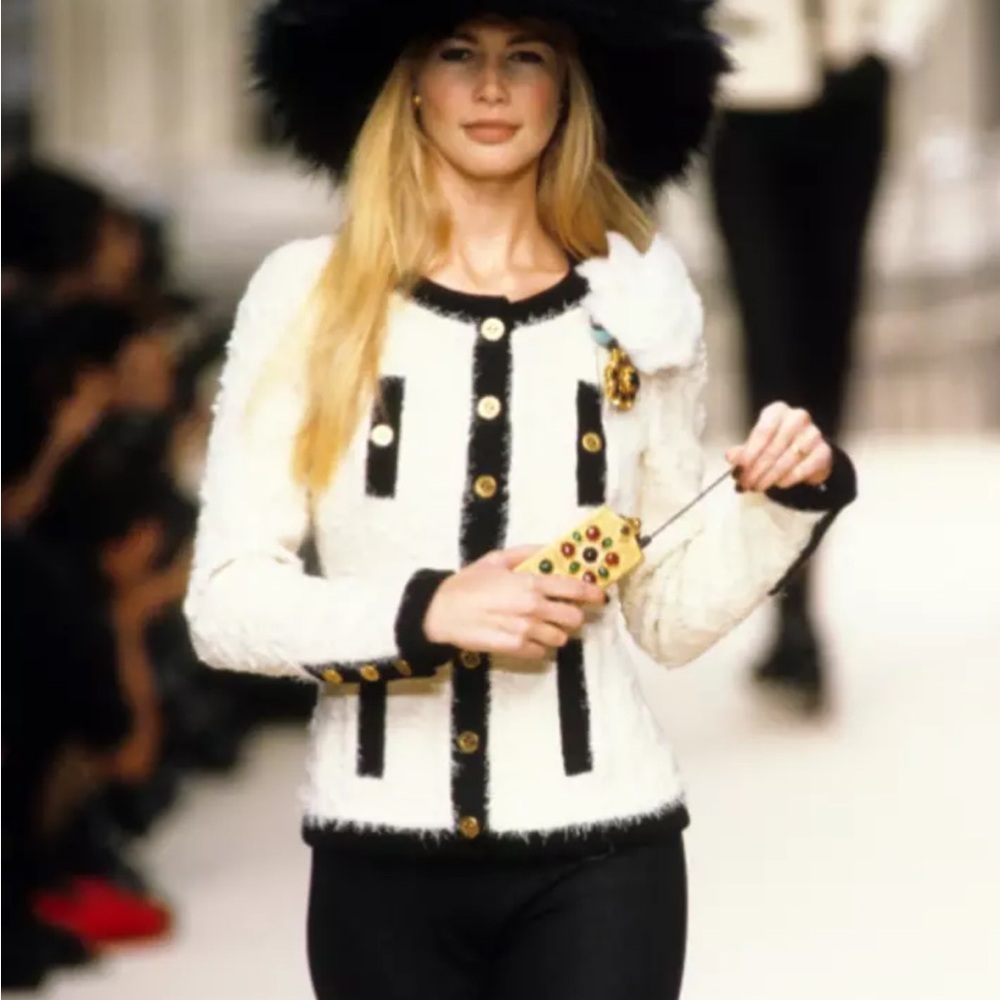 Chanel Vintage Jacket 1994. 94A, size 40. Excellent condition. Cream black